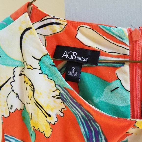 Retro/Mod Spring Floral Dress - Picture 4 of 4